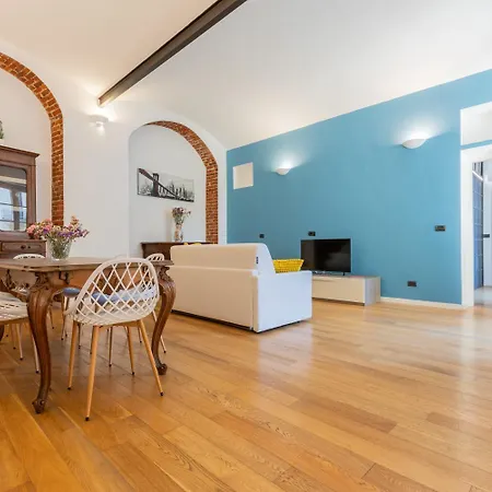 Apartment Charming Colorful Brick By Wonderful Italy *